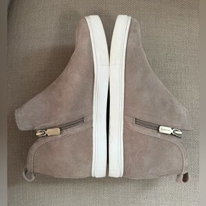 Wedge sneaker